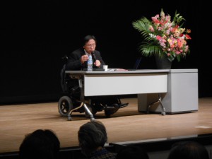 尾上浩二先生　講演の写真